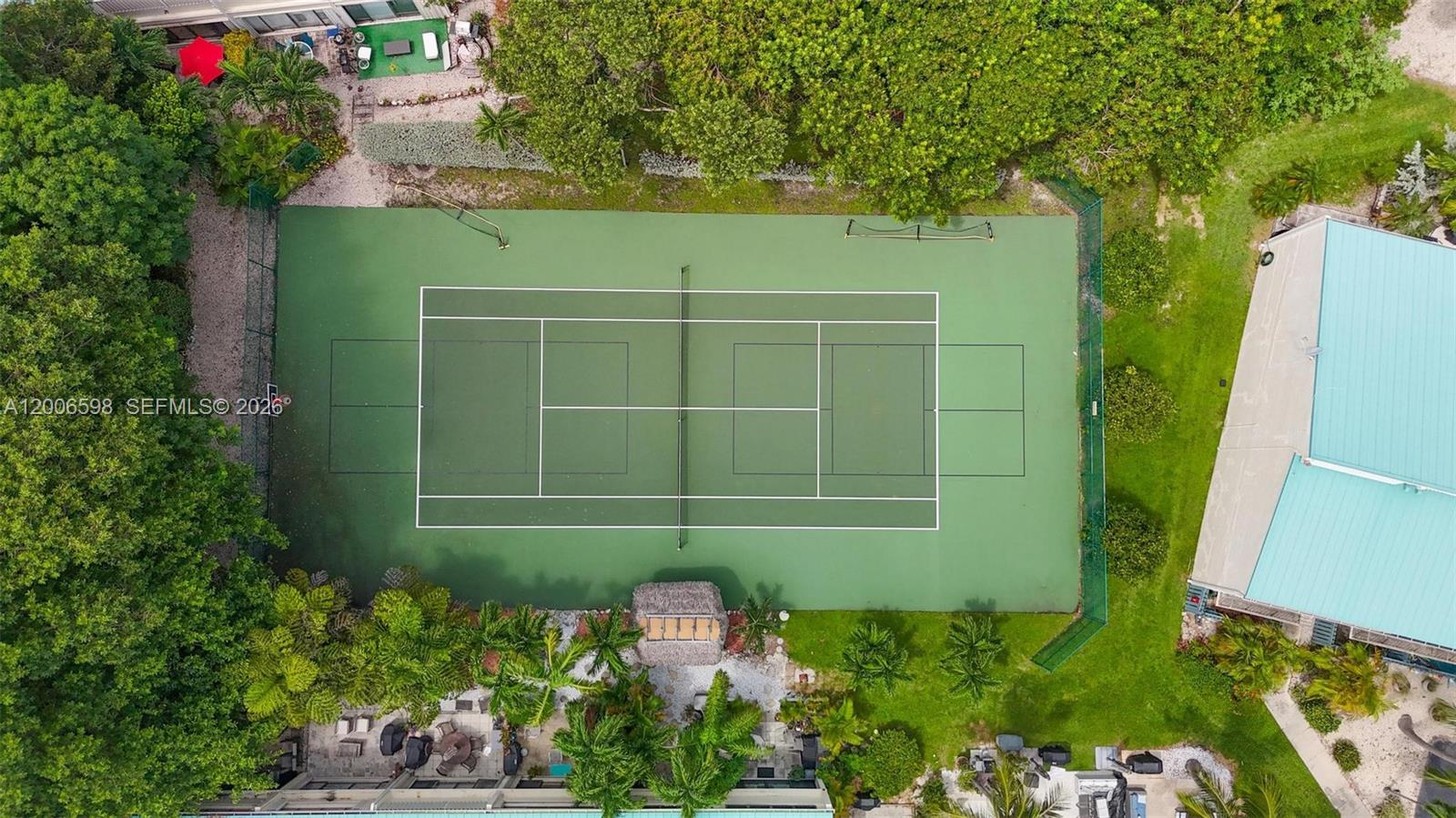EXECUTIVE BAY CLUB - Residential