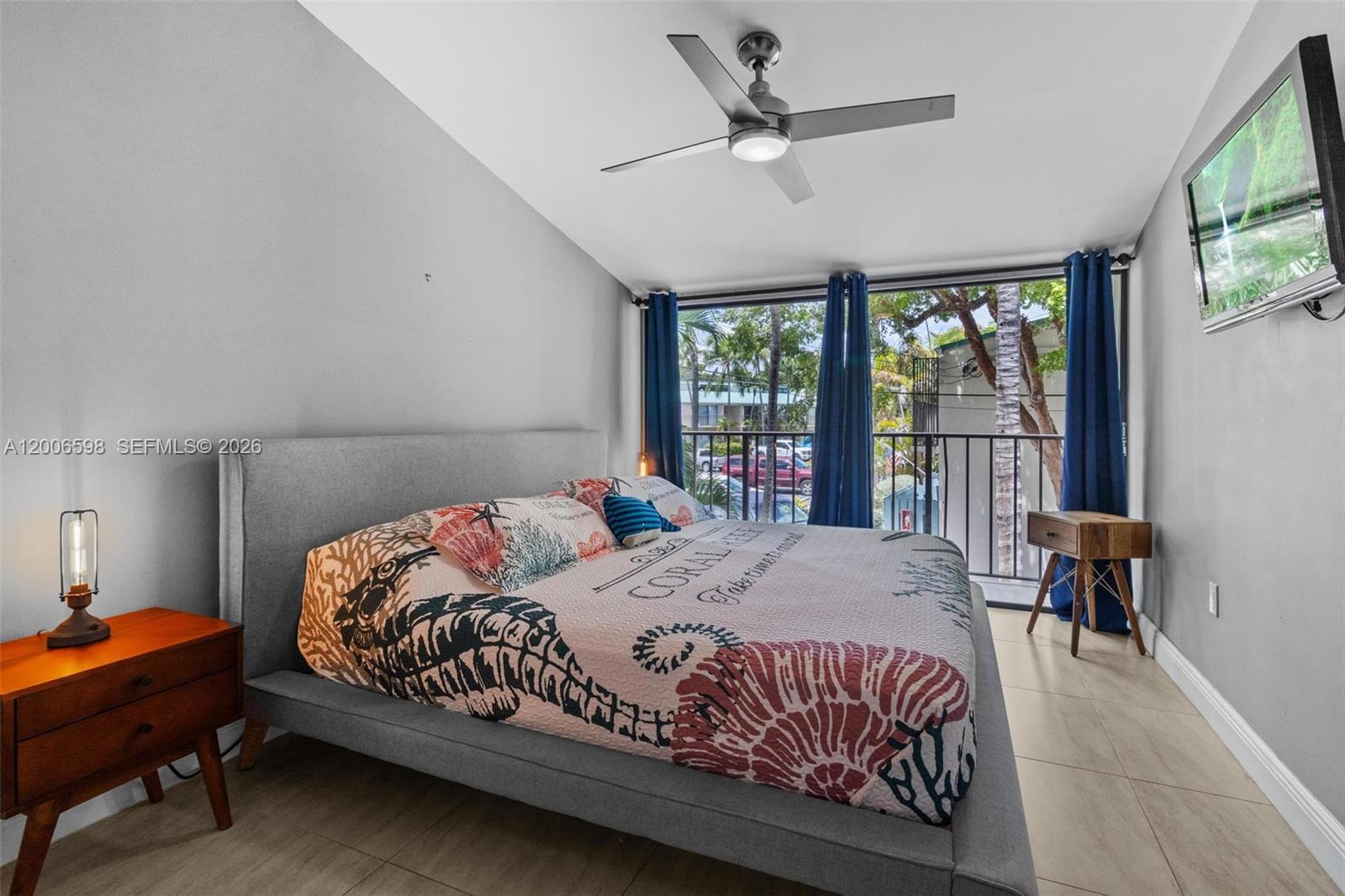 EXECUTIVE BAY CLUB - Residential
