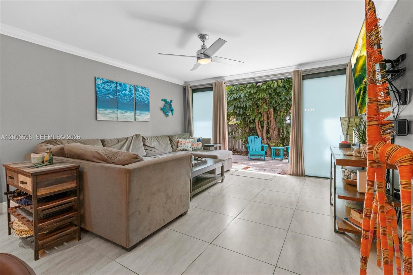 EXECUTIVE BAY CLUB - Residential