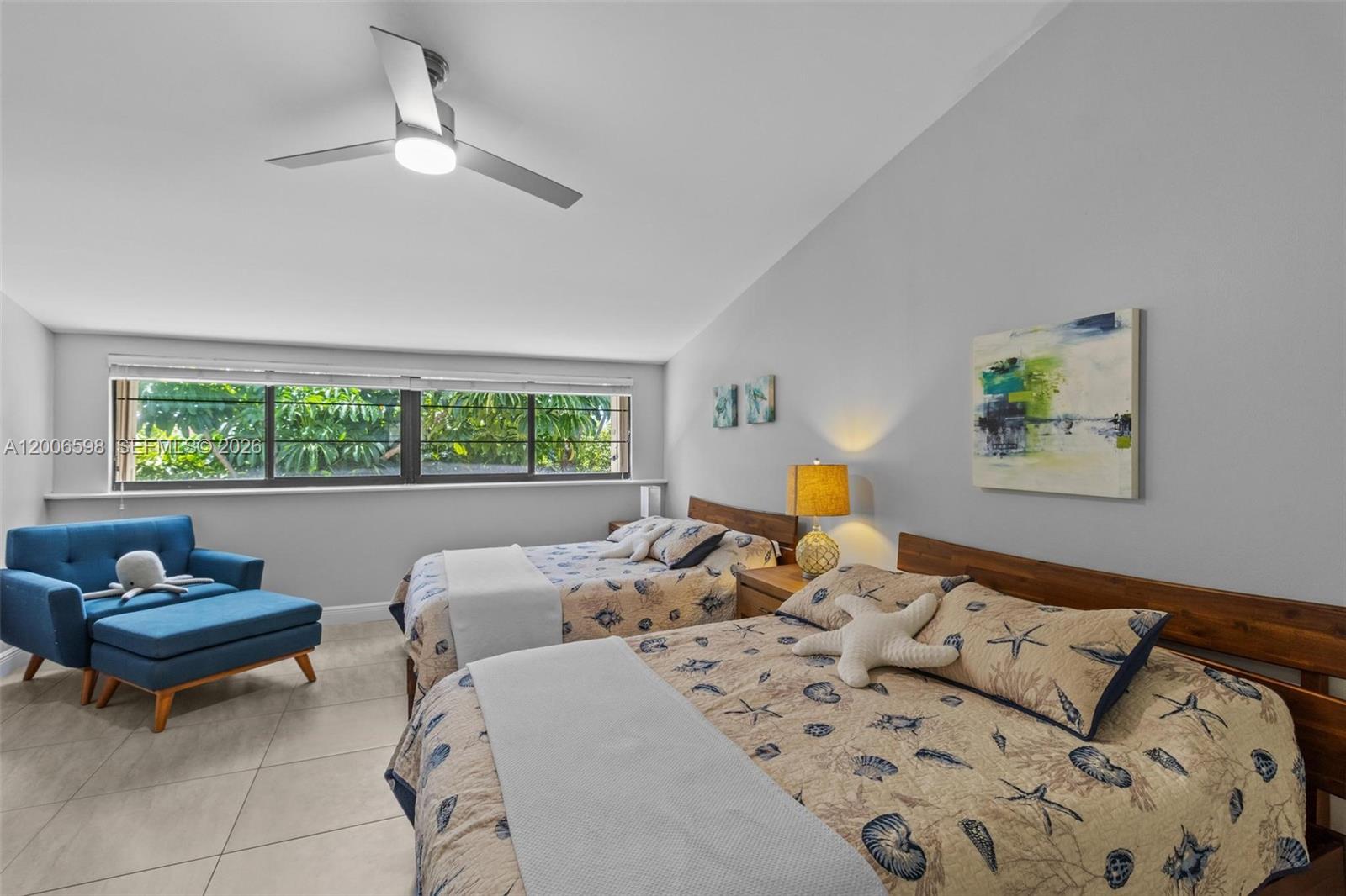 EXECUTIVE BAY CLUB - Residential