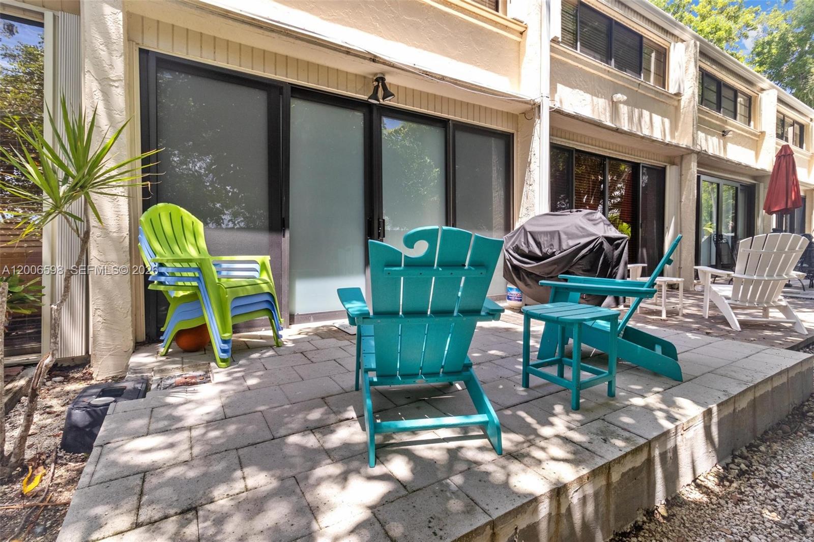 EXECUTIVE BAY CLUB - Residential