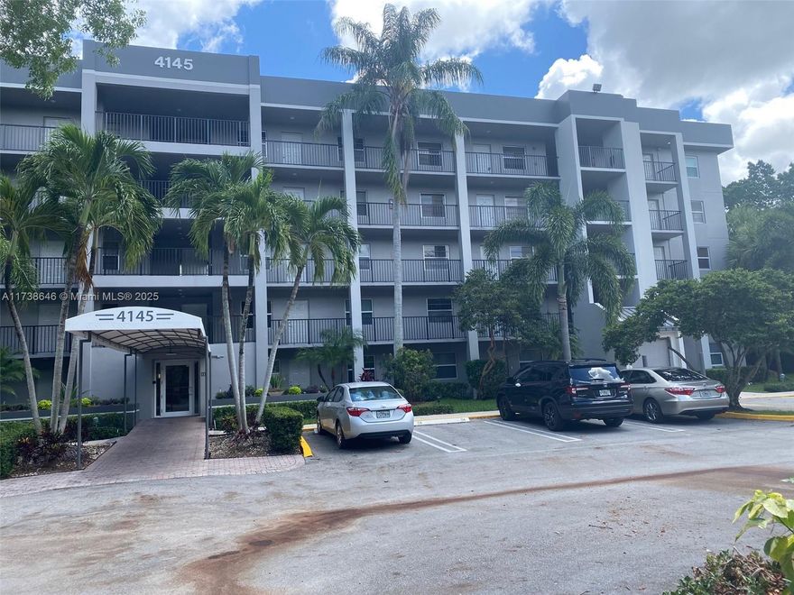 2 BED / 2 BATH ,LAUNDRY ROOM ,BONUS ROOM IN A GATED COMMUNITY