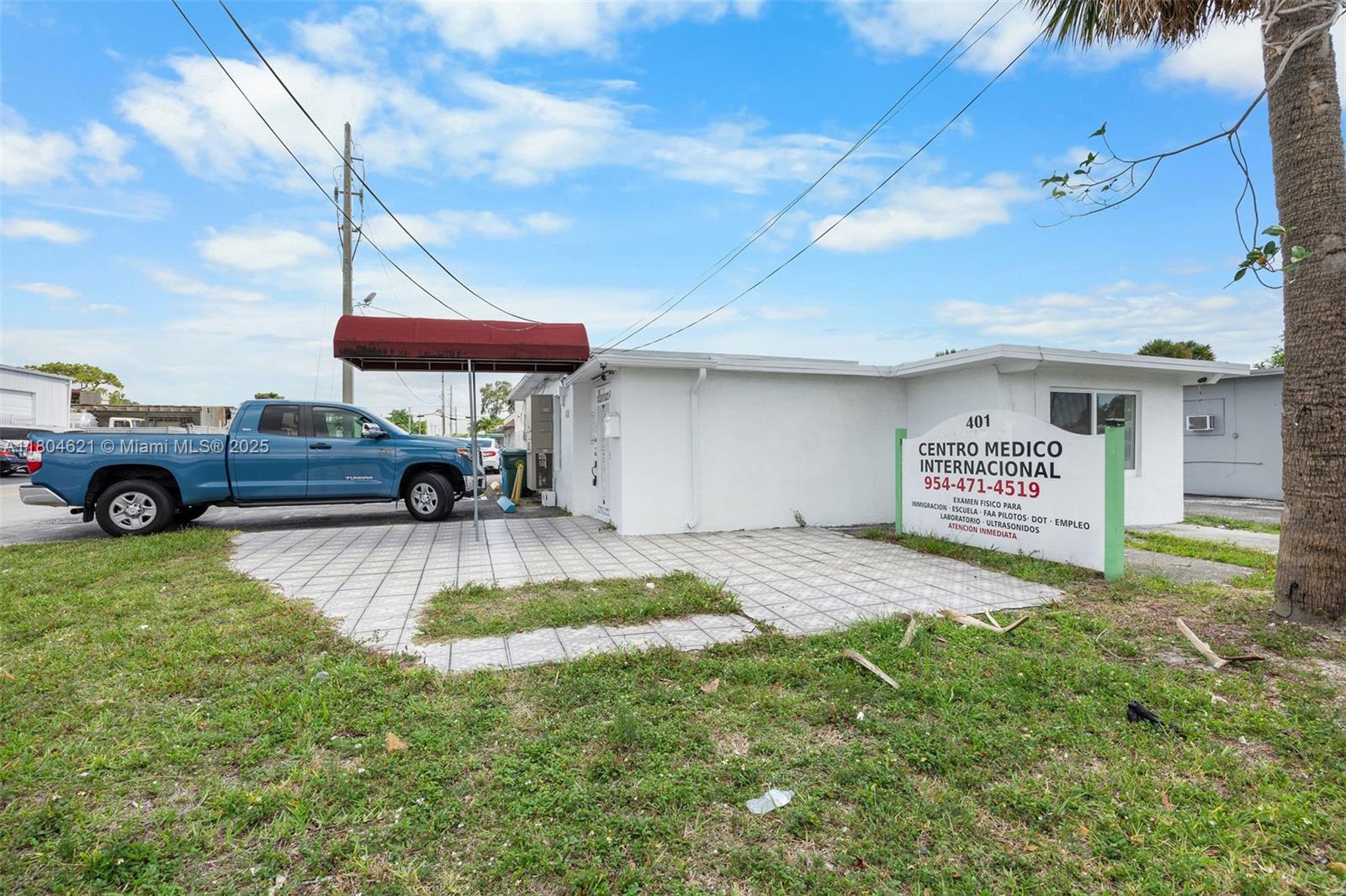 Main image without alt text