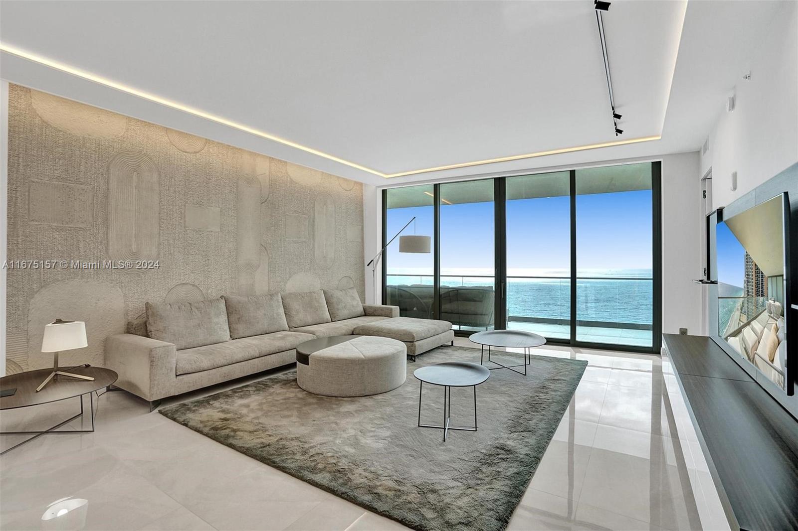 18975 COLLINS AVE 2001