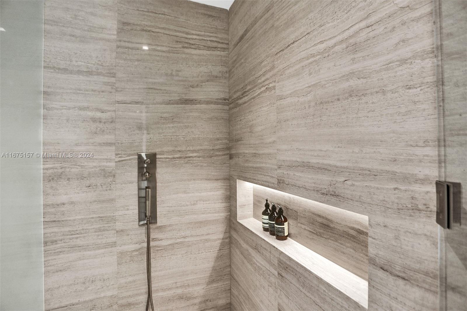ARMANI CASA - Residential
