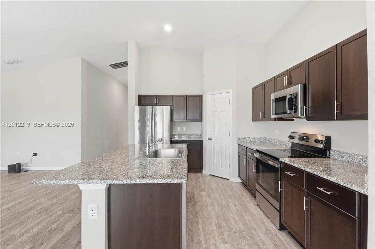 PINNACLE POINT - Residential