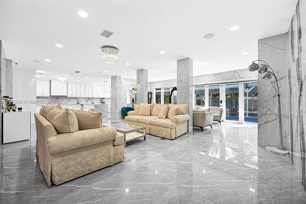 SUNILAND ESTATES - Residential Lease