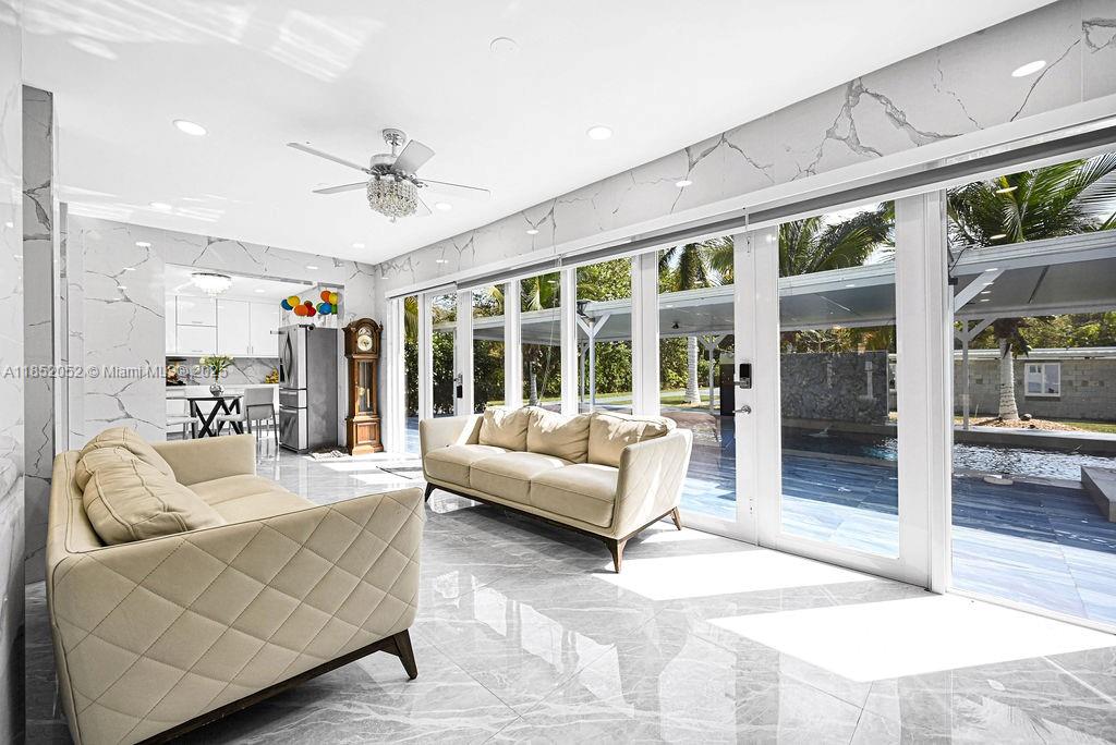 SUNILAND ESTATES - Residential Lease