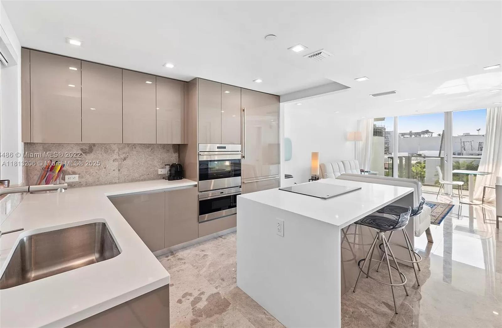 1201 20th St 413, Miami Beach, Miami-Dade County, Florida - 1 Bedrooms  
2 Bathrooms - 