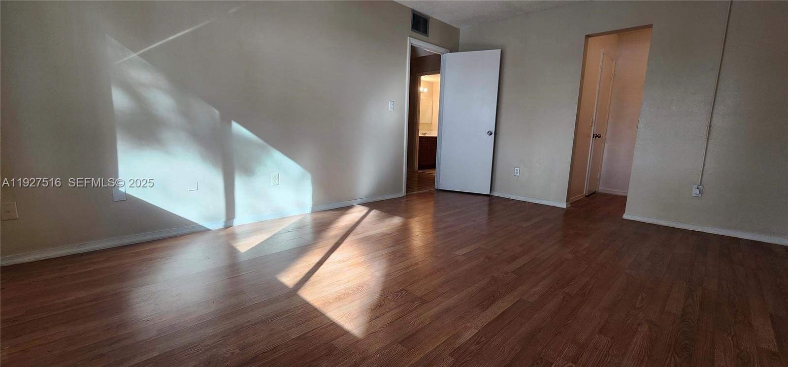 NARANJA LAKES CONDO NO 5 - Residential