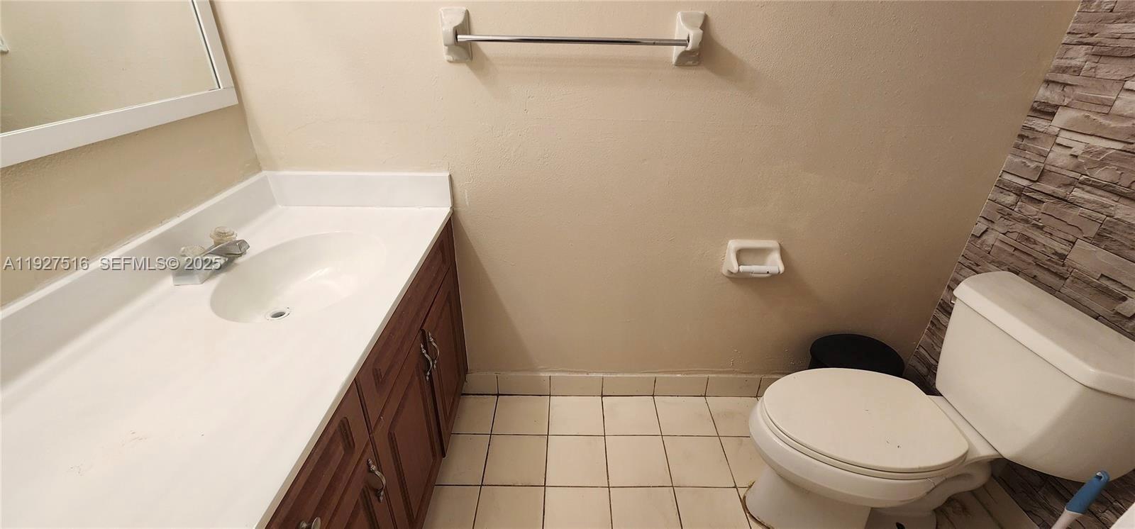 NARANJA LAKES CONDO NO 5 - Residential