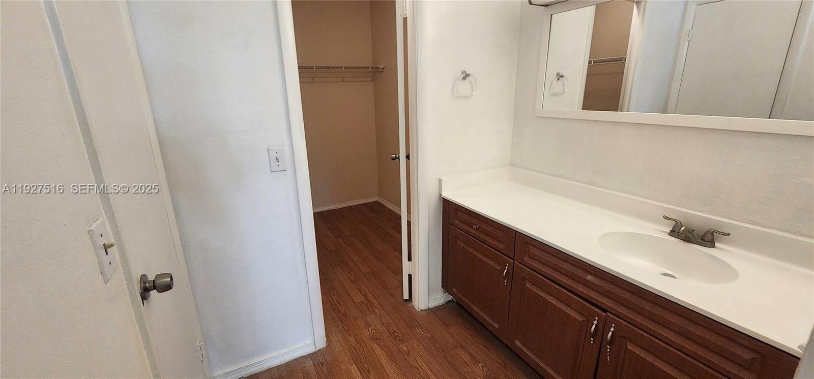 NARANJA LAKES CONDO NO 5 - Residential