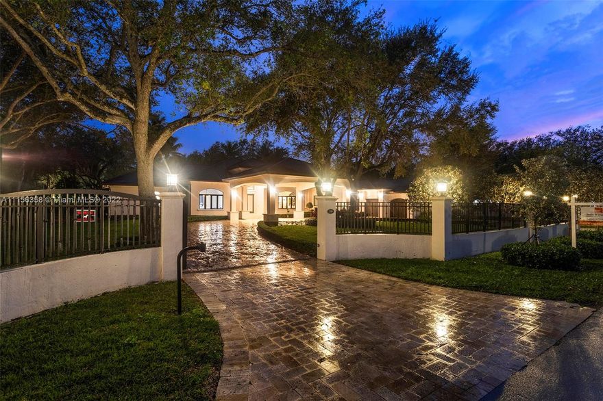 Stunning! Transitional style estate residence situated on one of the coveted location and streets in N. Pinecrest!
Recently renovated/updated with current comfort elements. Imposing gated and porte-cochere grand entry! Featuring fabulous floor plan with 5 ensuite bedrooms plus office. Lavish master and bath with sitting room, exercise room. High volume ceilings. Gourmet kitchen blends seamlessly into expansive, light-filled familyroom.
The perfectly manicured grounds feature mature oaks, natural vegetation and ample room for entertaining alongside the inviting open pool and covered patio. New roof, electrical, plumbing, impact windows and doors and hardwood floors. A beautiful Pinecrest residence to CALL HOME! Fabulous!! ( Please note broker's remarks.)
Property Tax is not correct.