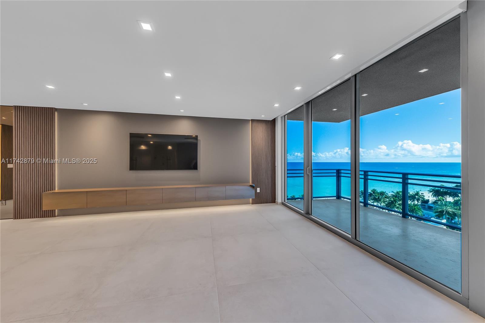 DIPLOMAT OCEANFRONT RESID - Residential