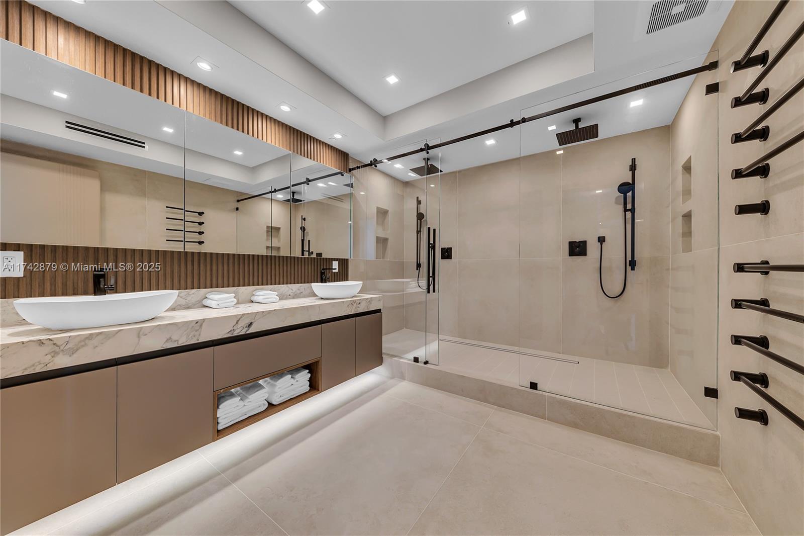 DIPLOMAT OCEANFRONT RESID - Residential