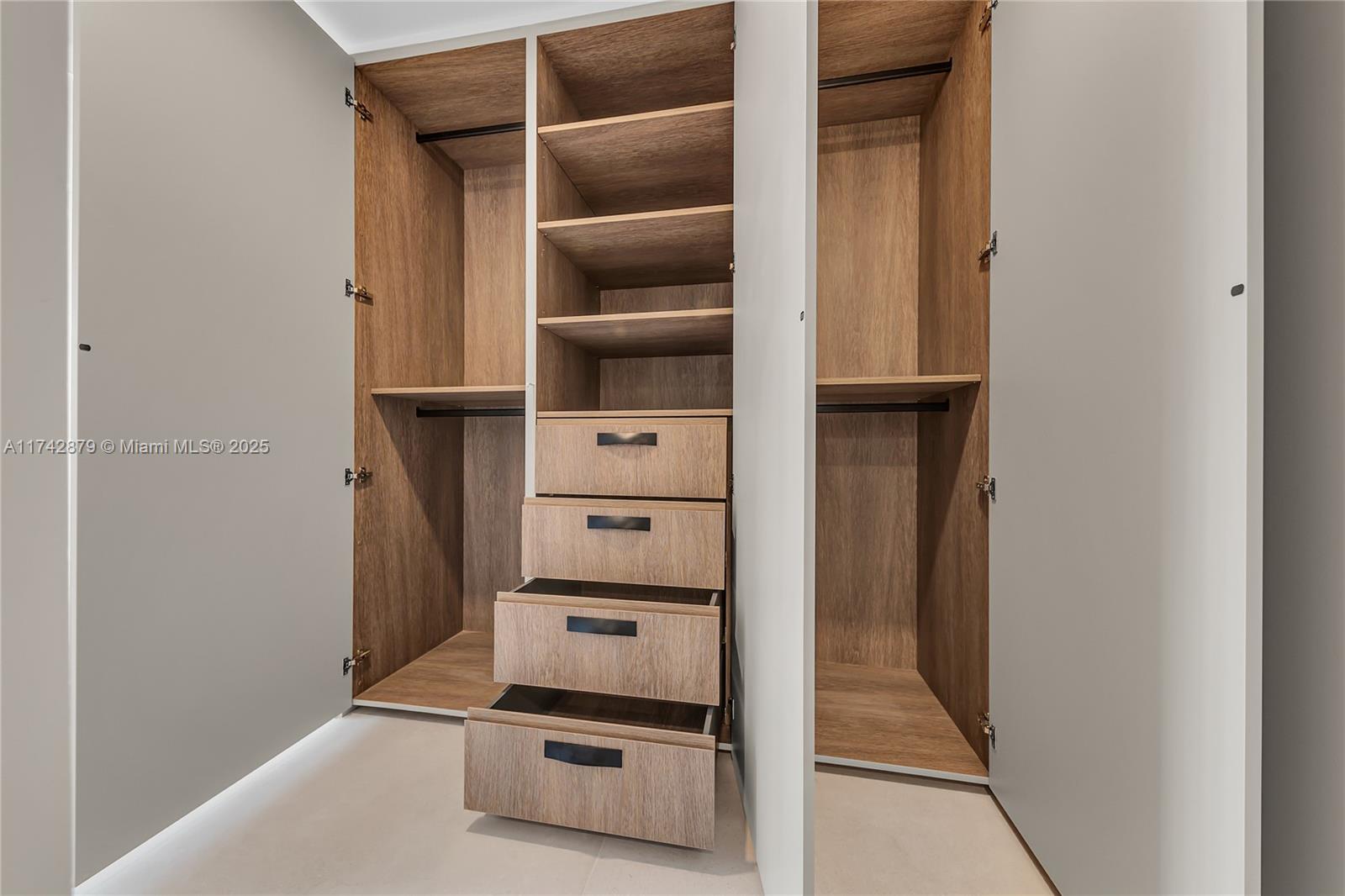 DIPLOMAT OCEANFRONT RESID - Residential