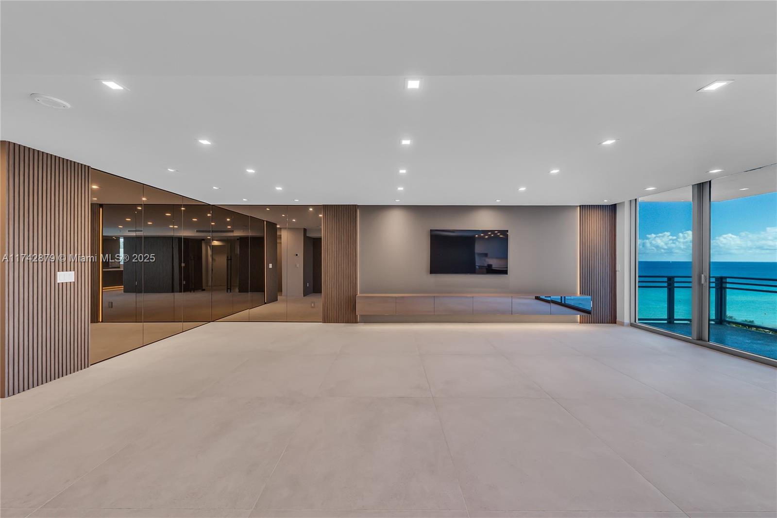 DIPLOMAT OCEANFRONT RESID - Residential