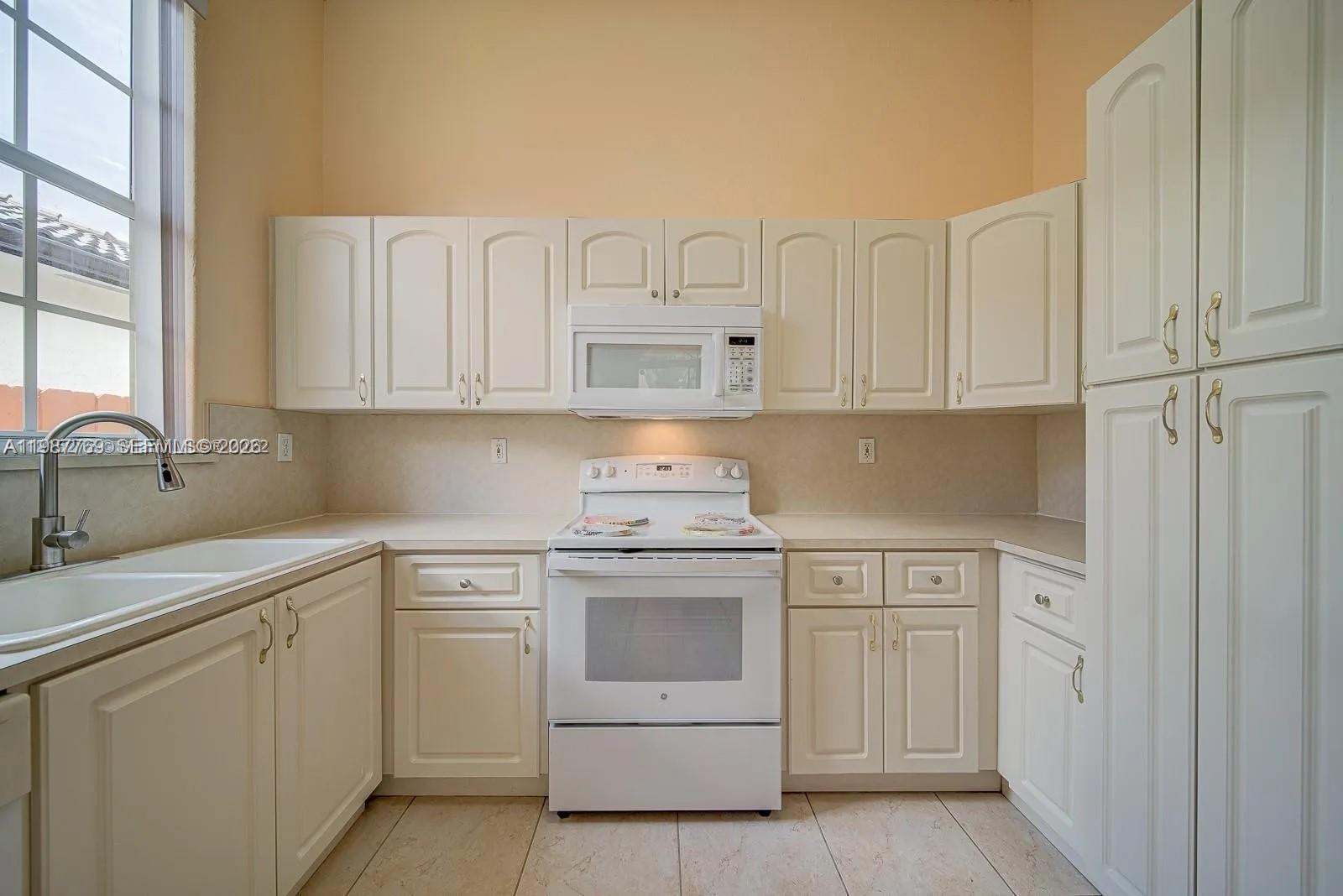 BISMARK HOMES AT VENEZIA - Residential Lease