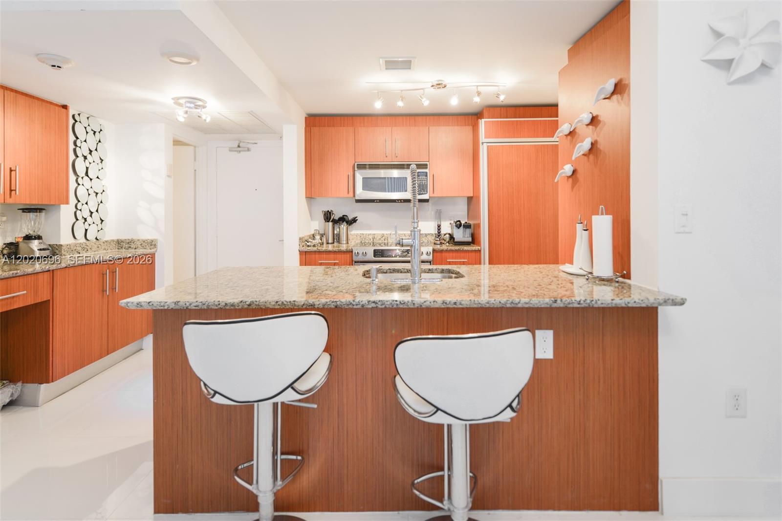 10275 Collins Ave 307
