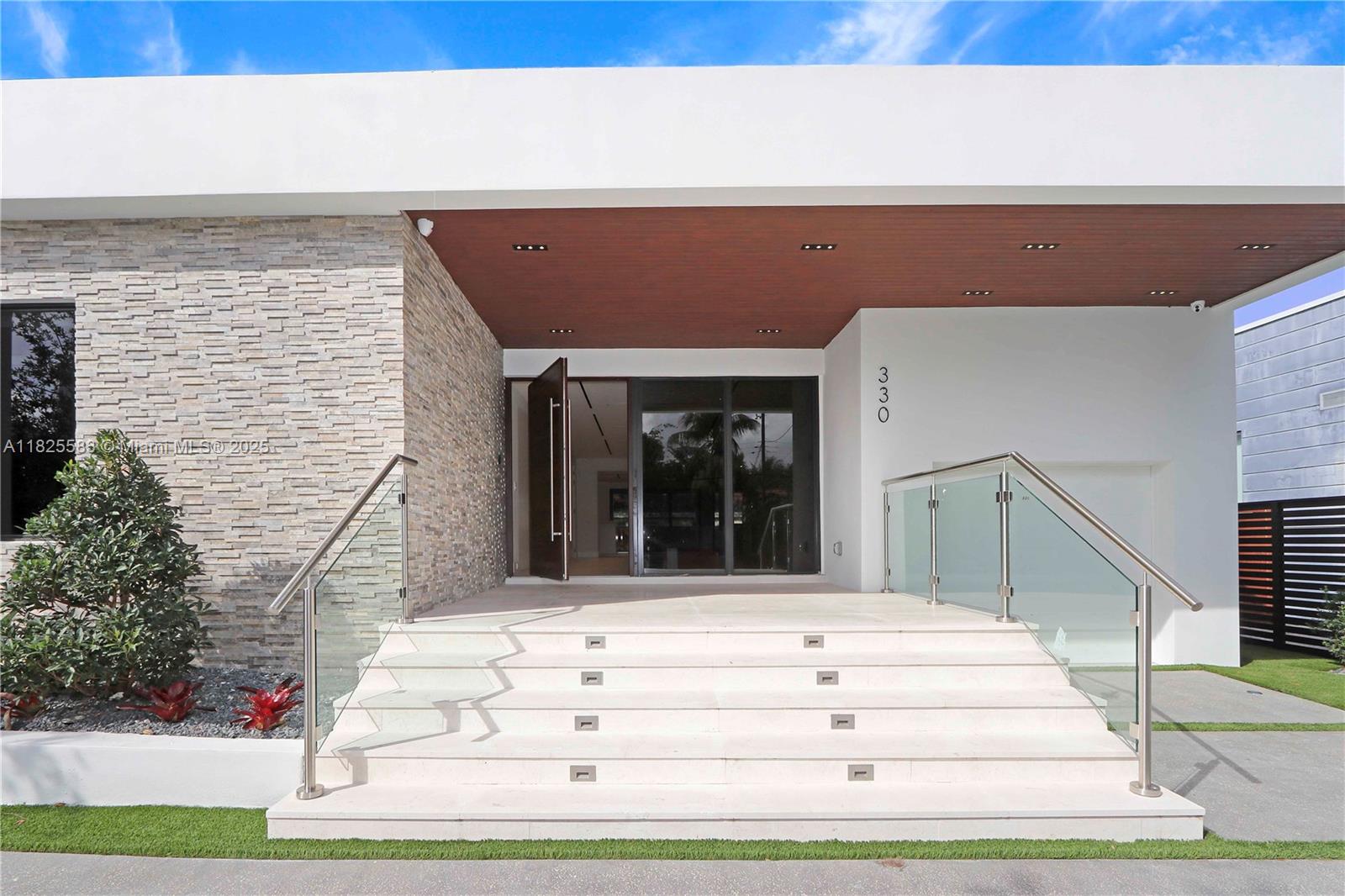 330 SW 19th Rd 0