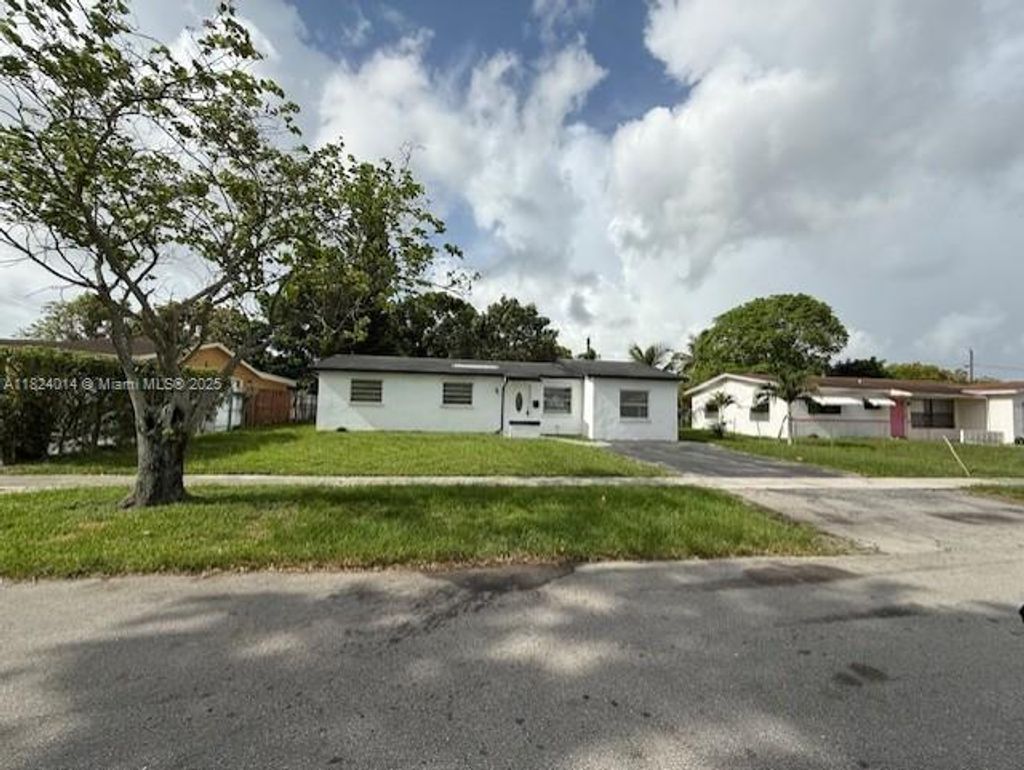 Photo of 4910 NW 18th St, Lauderhill, FL 33313 (MLS # A11824014)