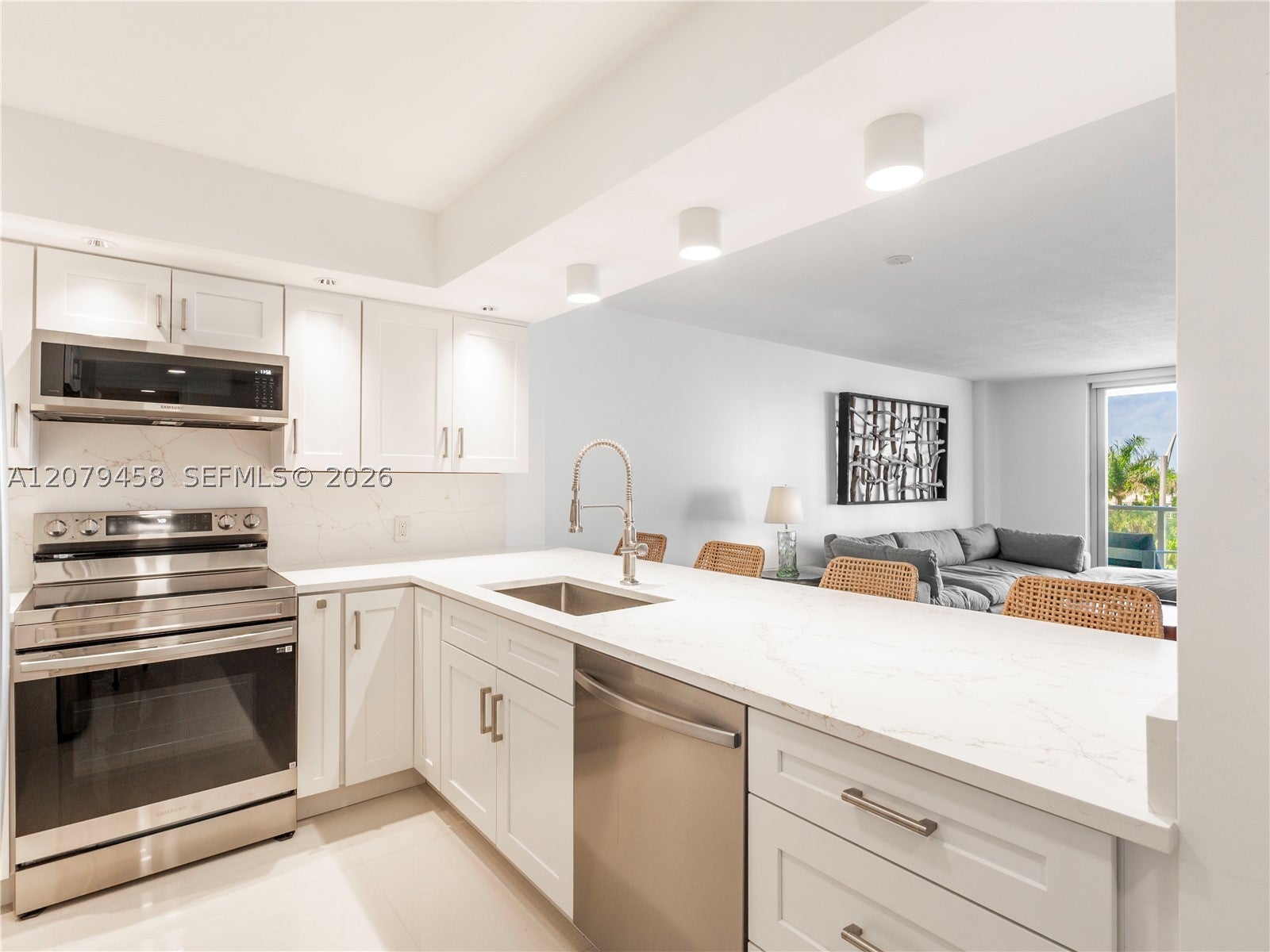 5701 Collins Ave 307