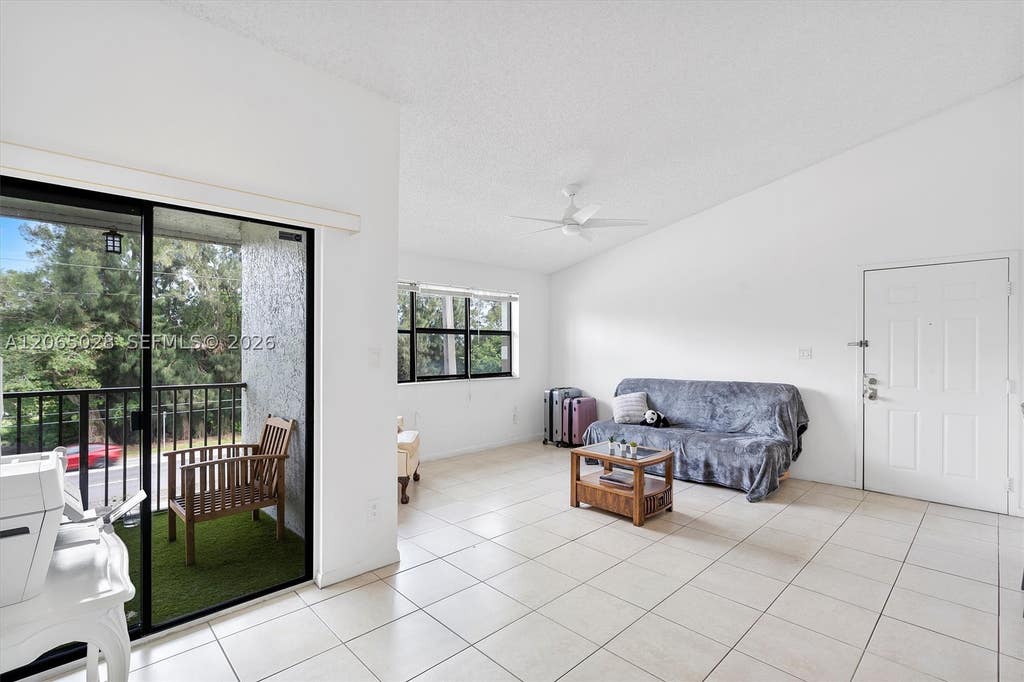 Photo of 610 S Park Rd #35-1, Hollywood, FL 33021 (MLS # A12065028)