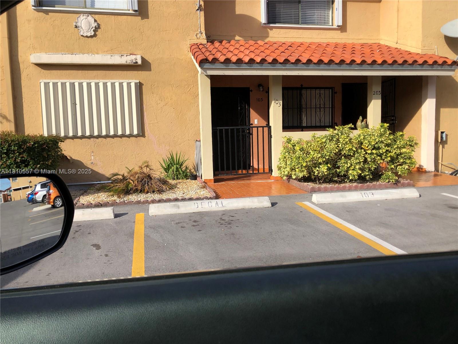 Rental Property at 2775 W 61st St 103, Hialeah, Miami-Dade County, Florida - Bedrooms: 2 
Bathrooms: 2  - $2,450 MO.