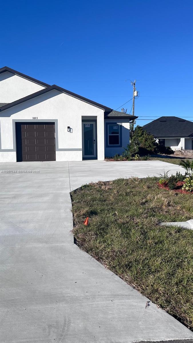 1009/1011 NE 15TH LN