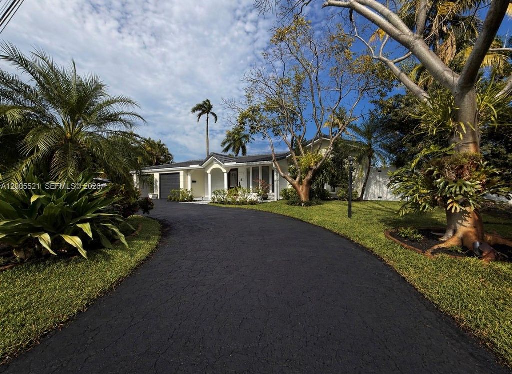 Photo of 4800 NE 13th Ter, Oakland Park, FL 33334 (MLS # A12005521)