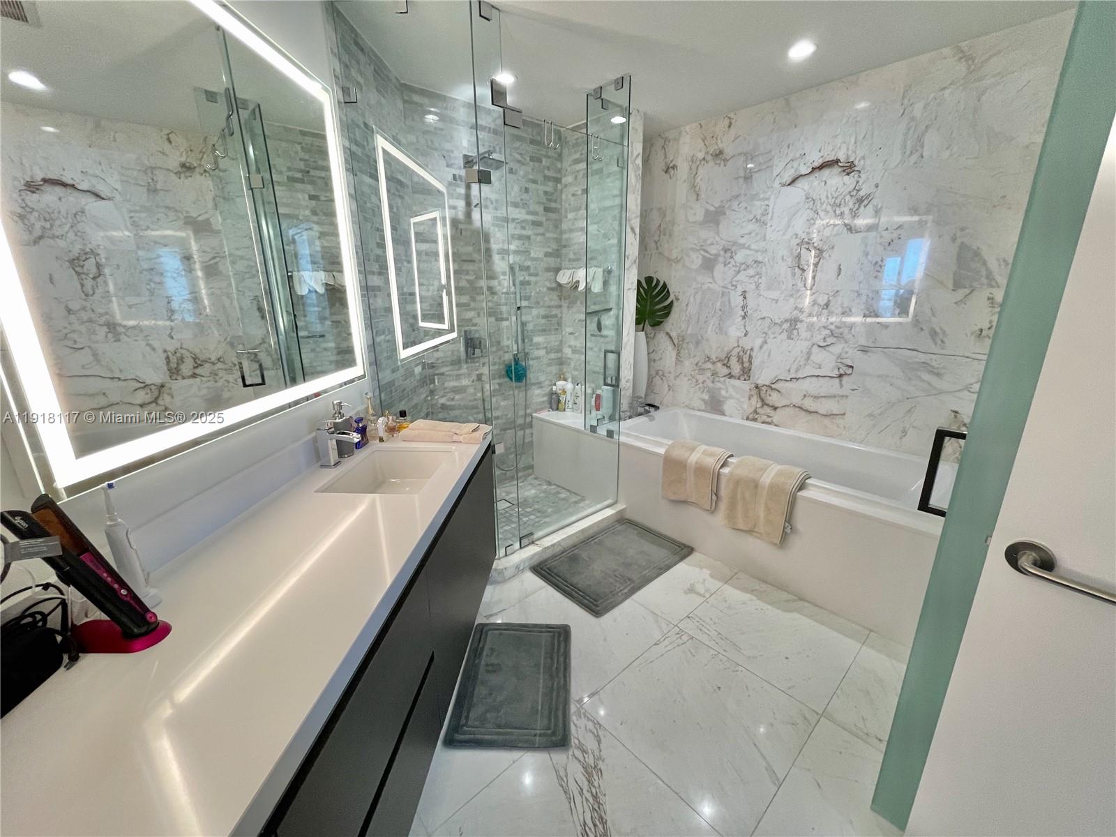 PARAMOUNT MIAMI WORLDCENT - Residential