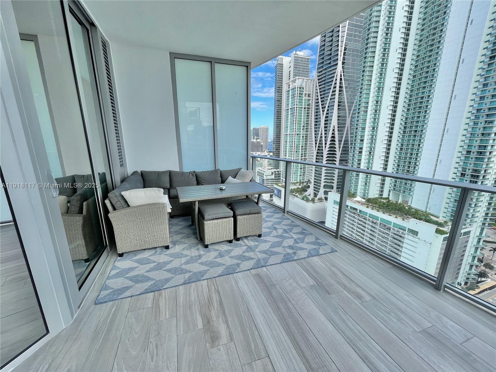 PARAMOUNT MIAMI WORLDCENT - Residential