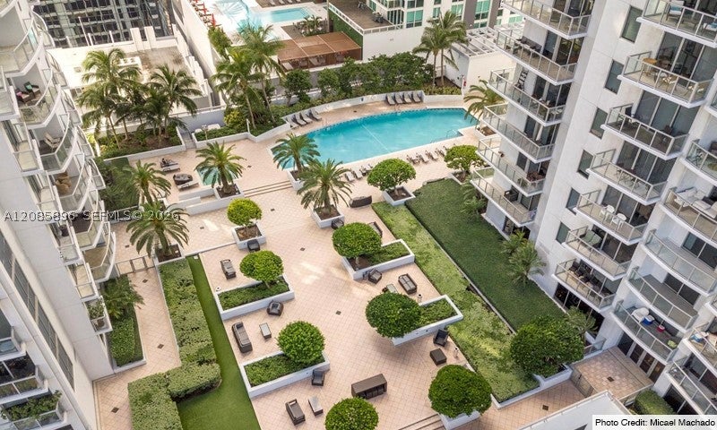 1060 Brickell Ave 2813