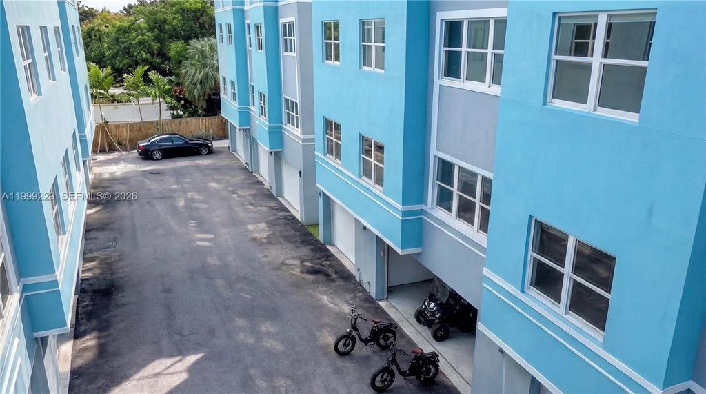 Photo of 824 SE 12th Ct #11, Fort Lauderdale, FL 33316 (MLS # A11999229)