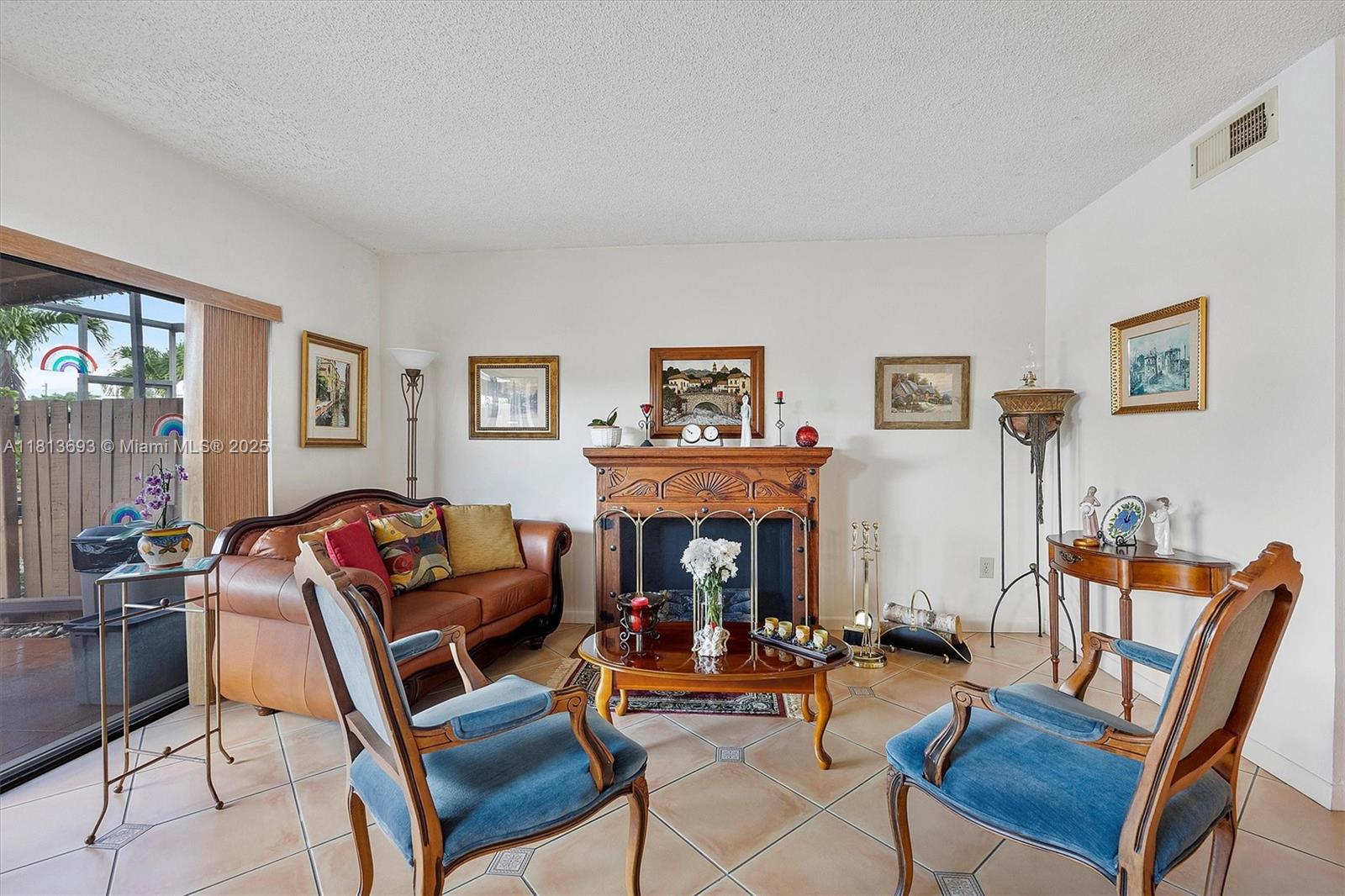 TAMIAMI LAKES TOWNHOUSES - Residential