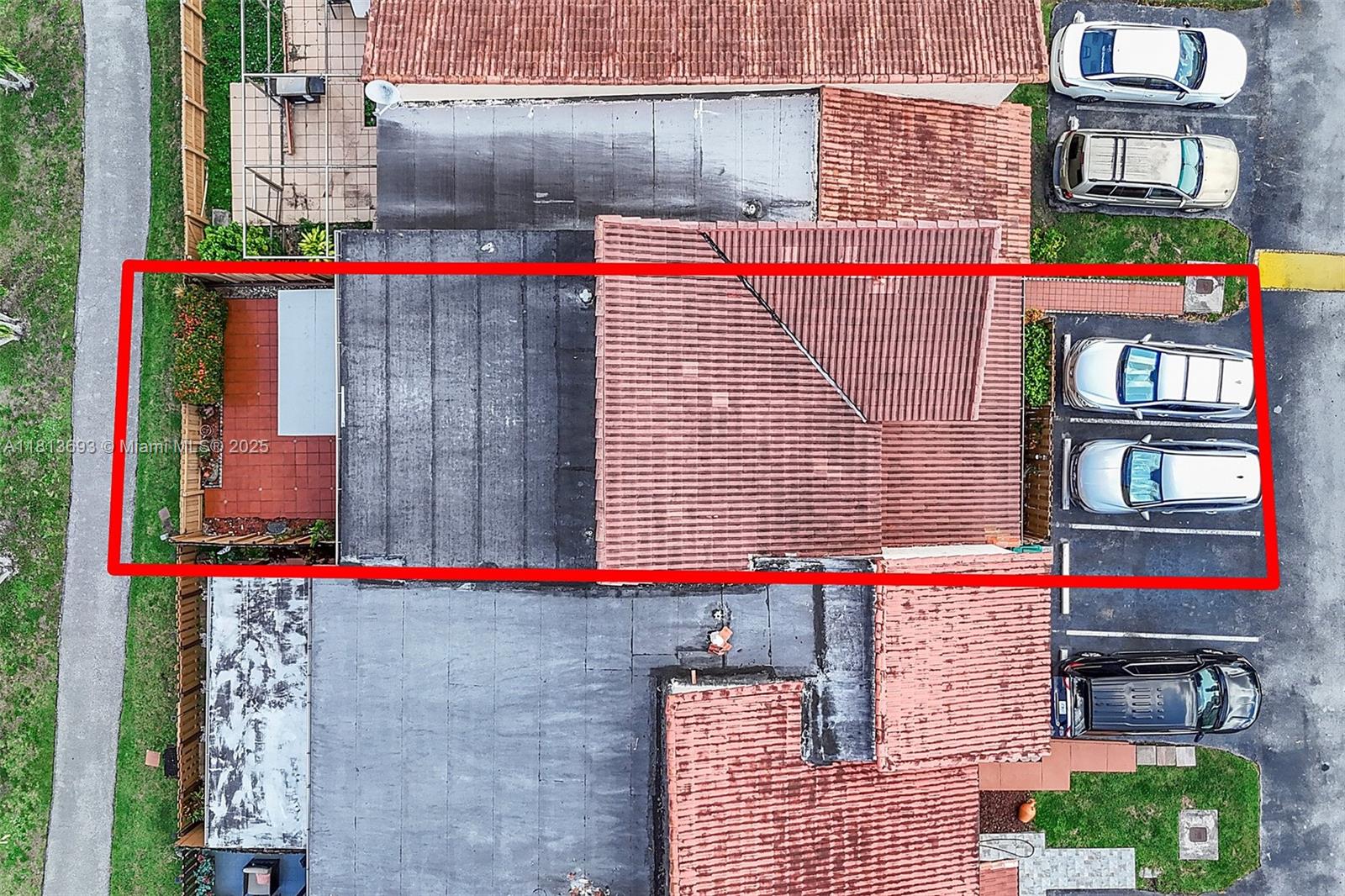 TAMIAMI LAKES TOWNHOUSES - Residential