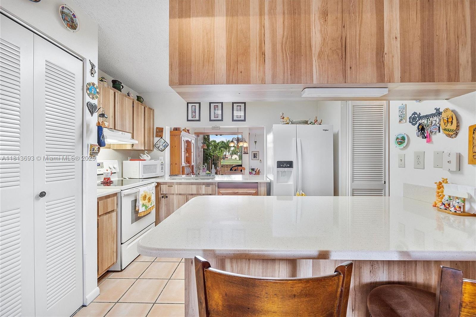 TAMIAMI LAKES TOWNHOUSES - Residential