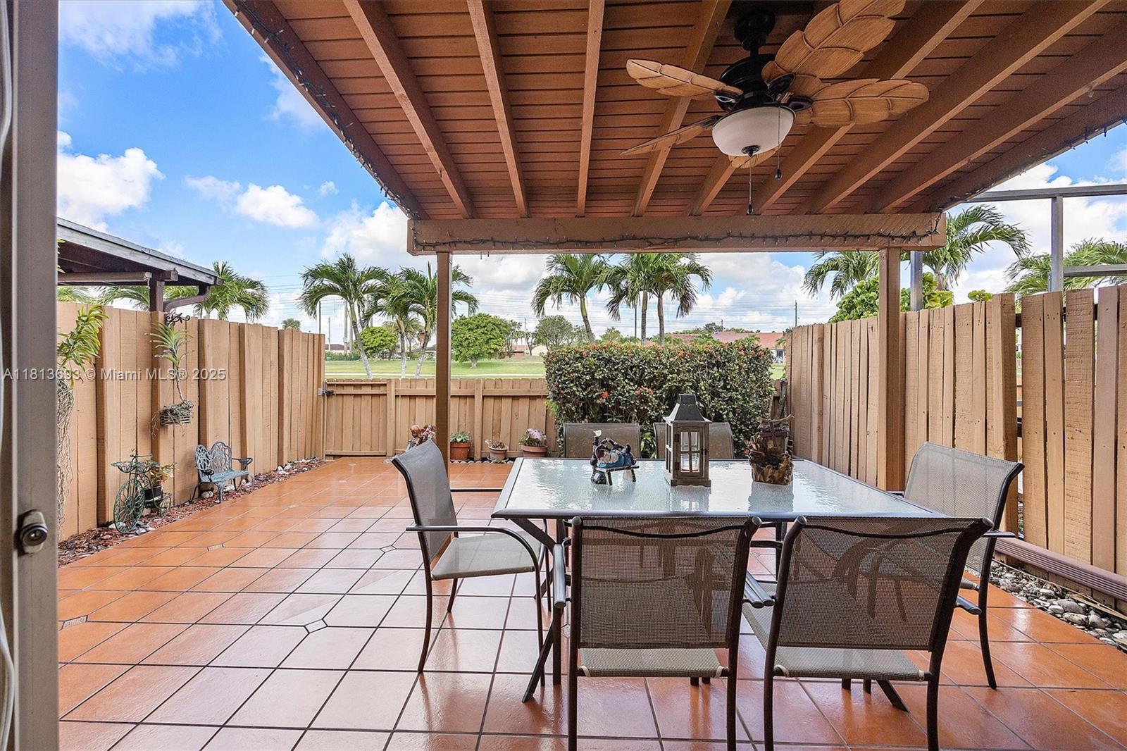 TAMIAMI LAKES TOWNHOUSES - Residential
