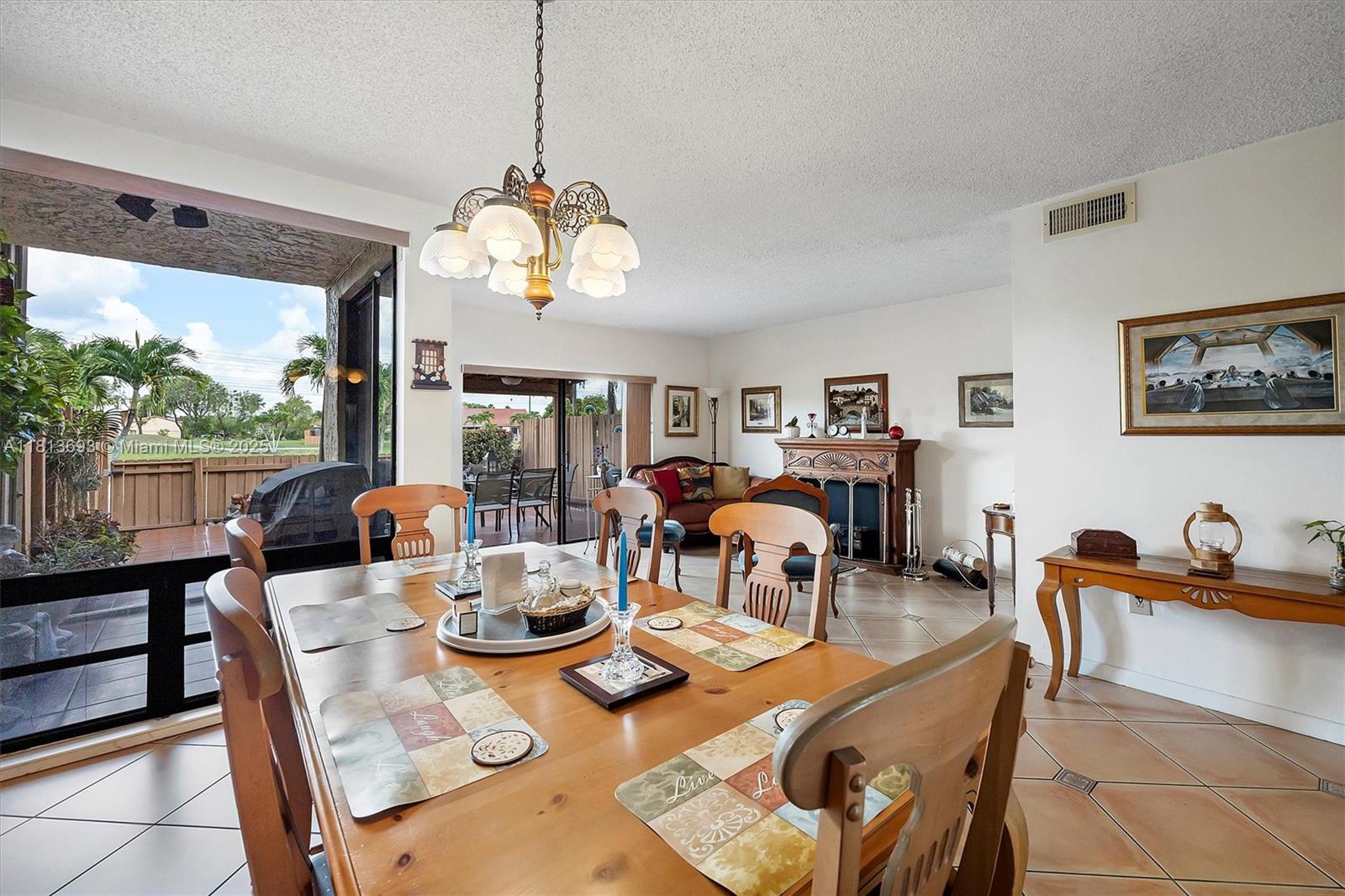 TAMIAMI LAKES TOWNHOUSES - Residential
