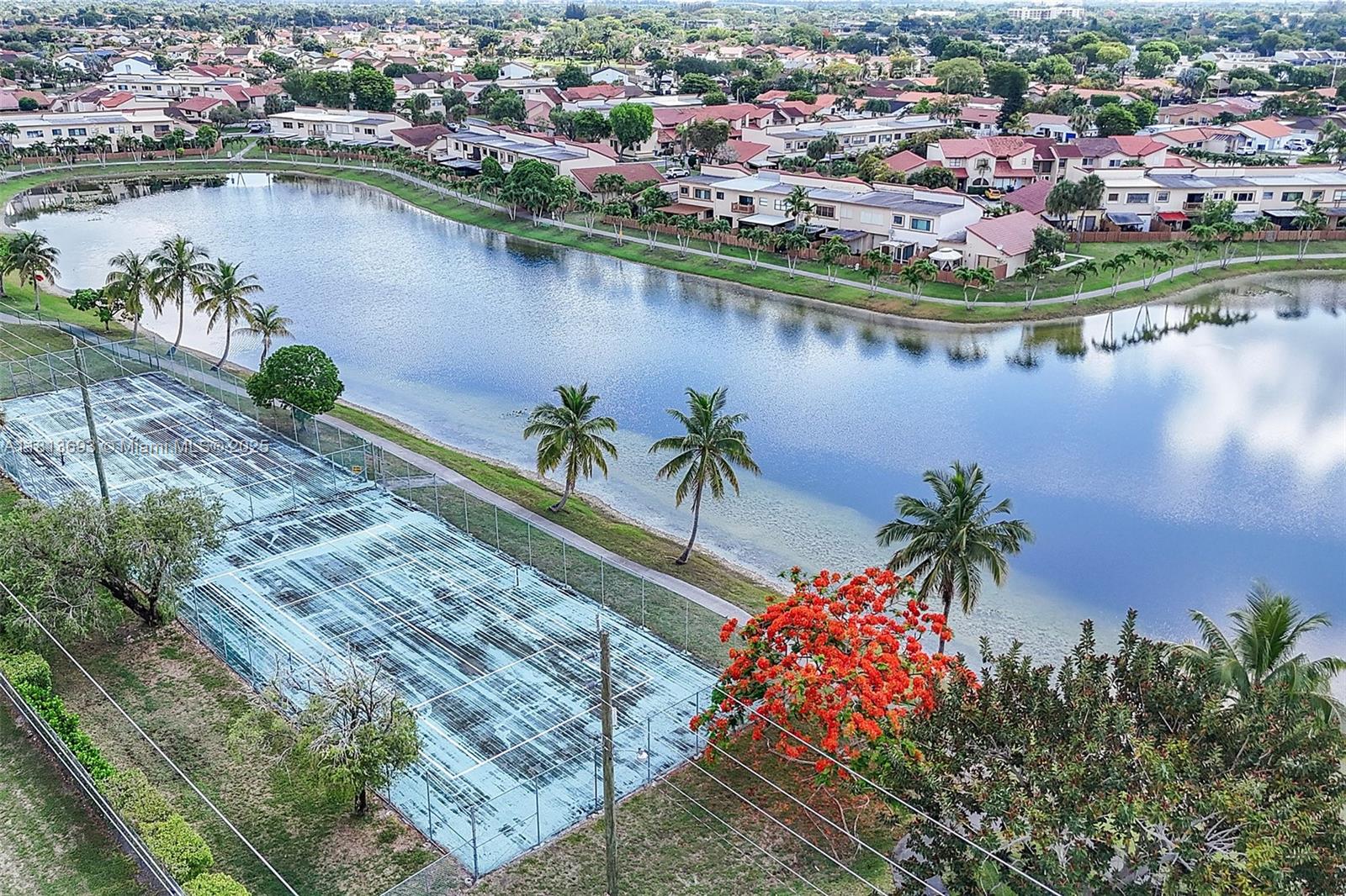 TAMIAMI LAKES TOWNHOUSES - Residential