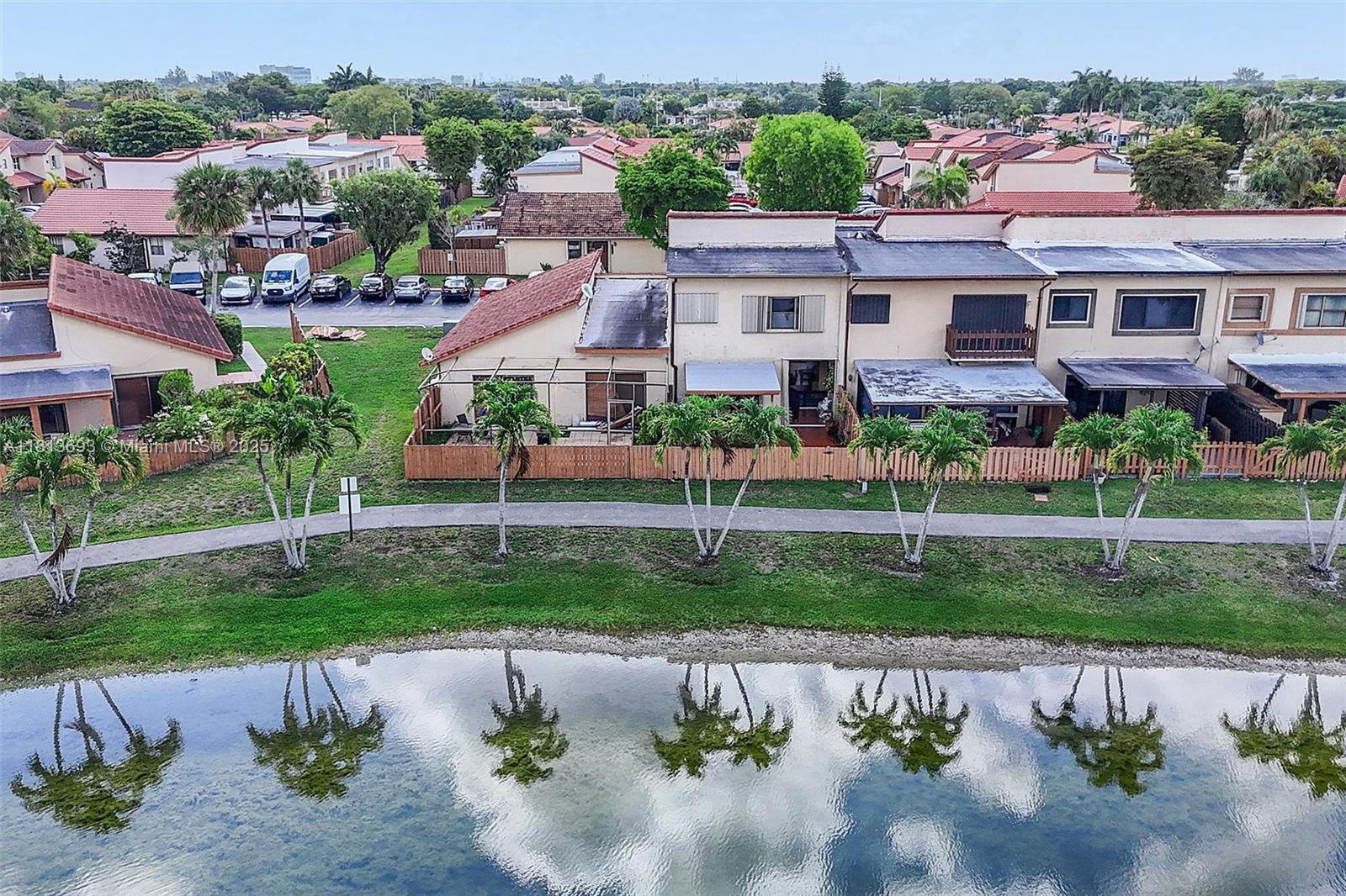 TAMIAMI LAKES TOWNHOUSES - Residential