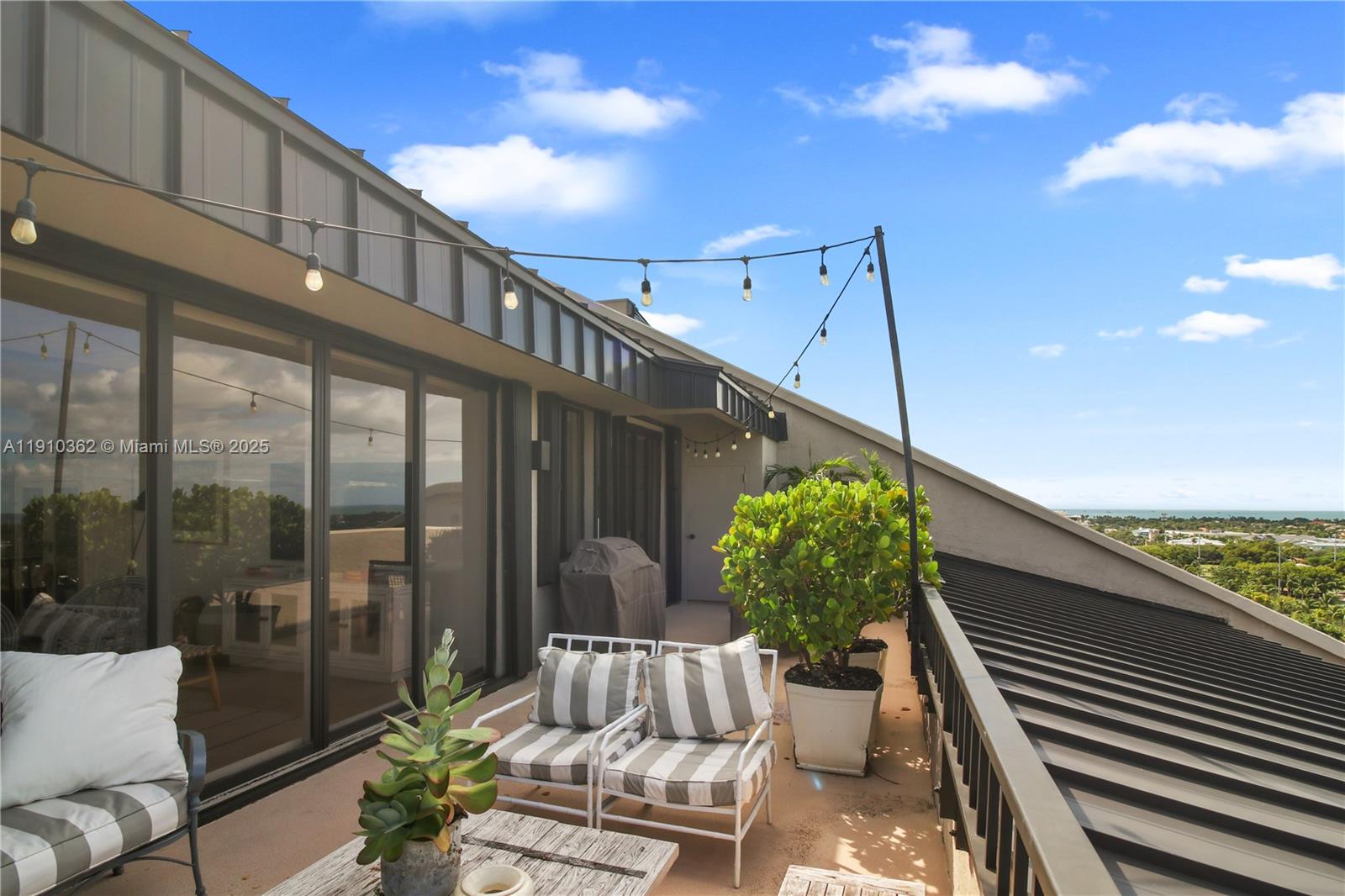 THE EMERALDBAY @ KEY COLO - Residential