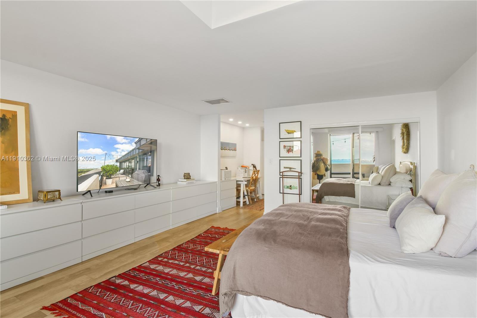 THE EMERALDBAY @ KEY COLO - Residential