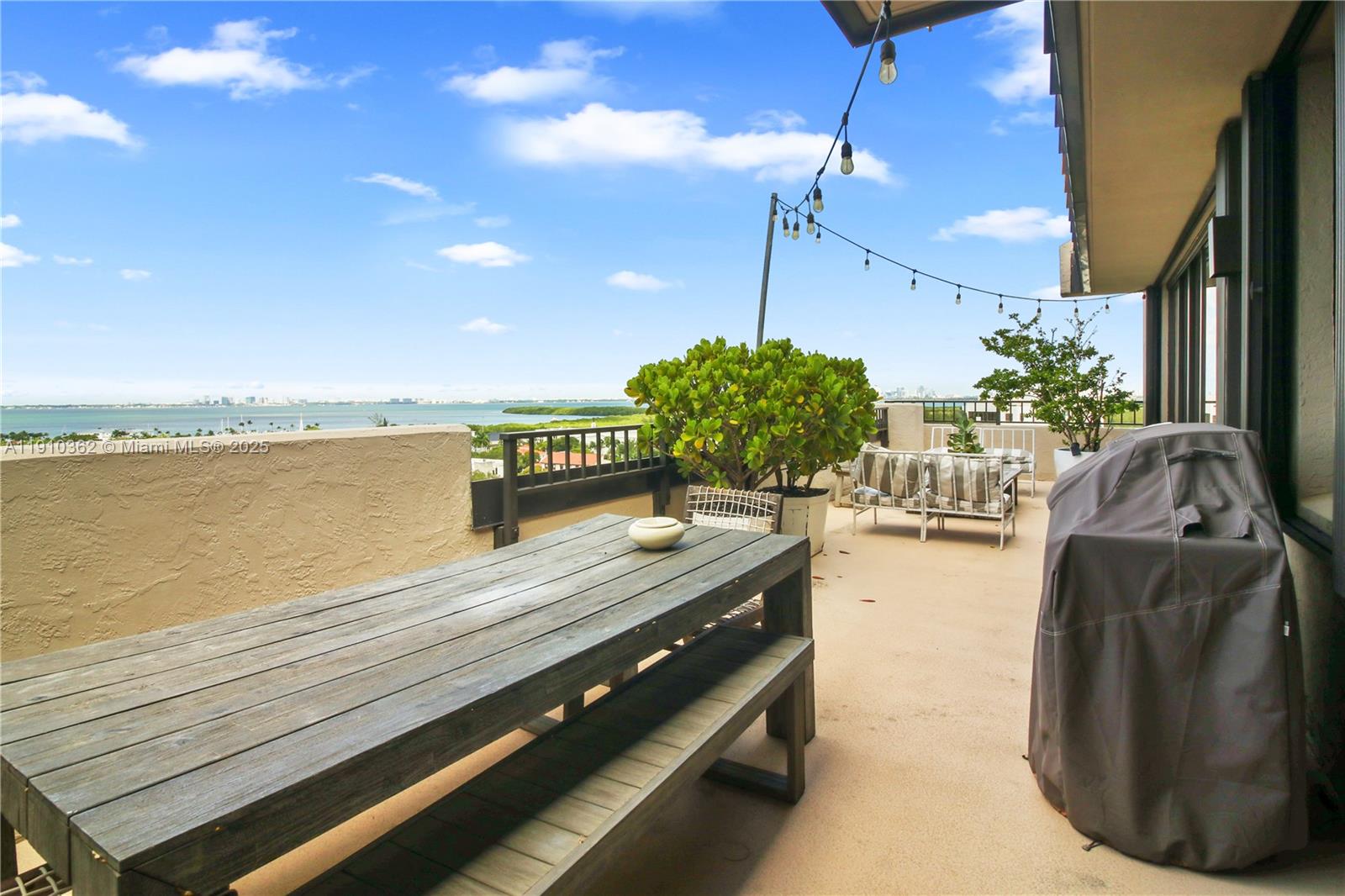 THE EMERALDBAY @ KEY COLO - Residential