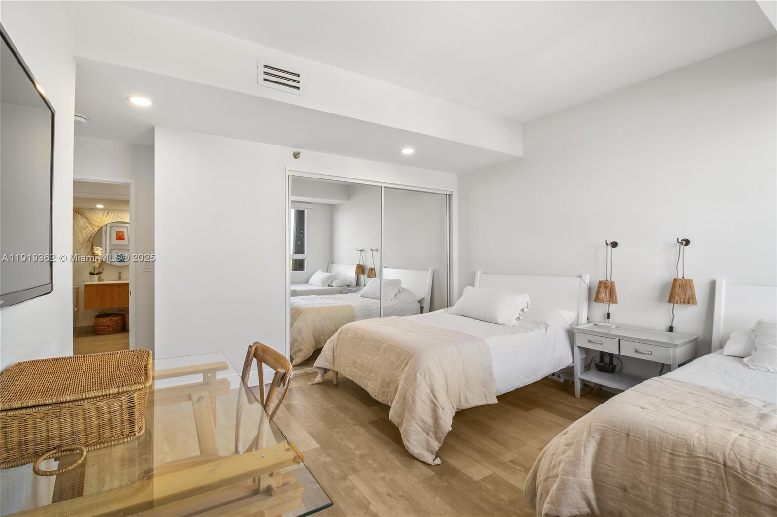 THE EMERALDBAY @ KEY COLO - Residential