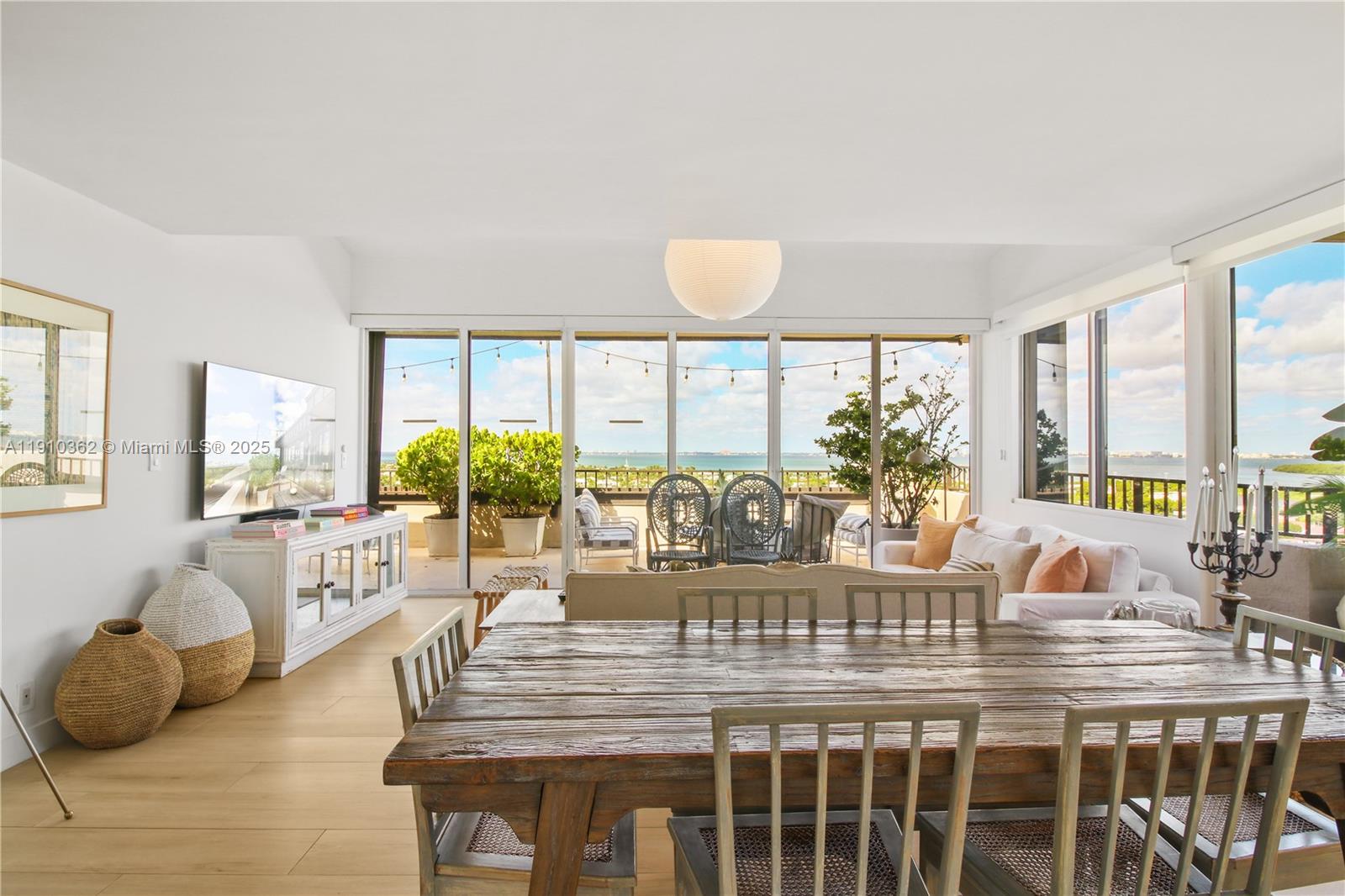 THE EMERALDBAY @ KEY COLO - Residential