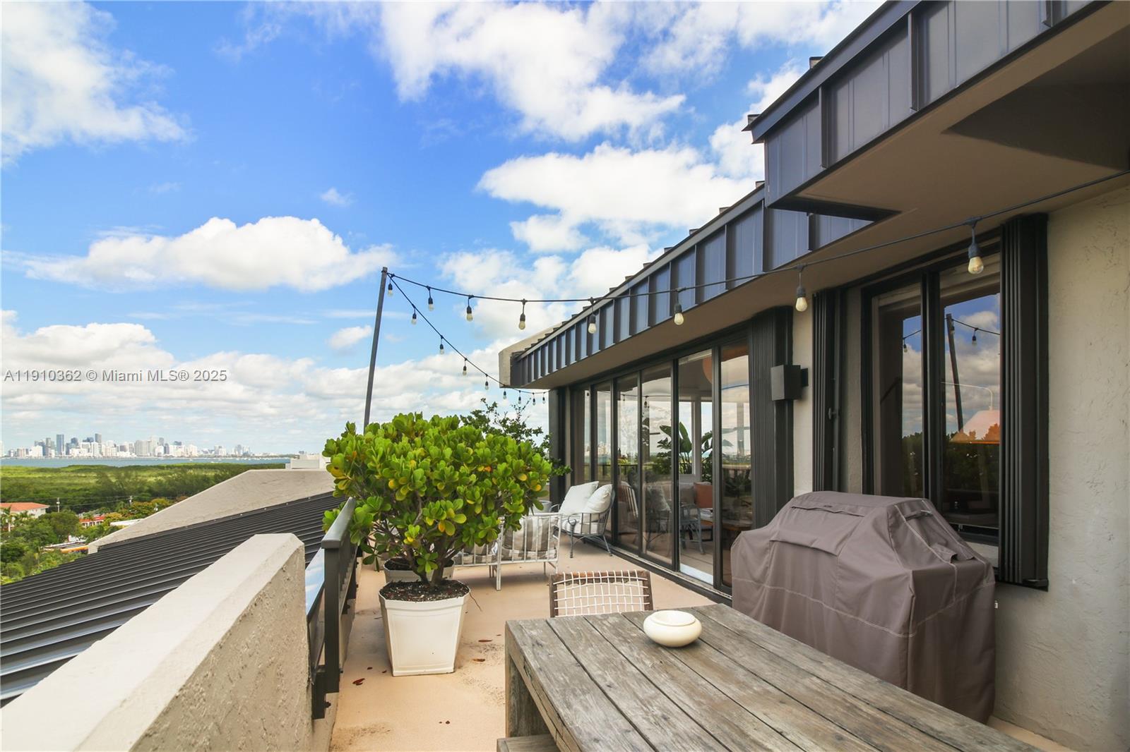 THE EMERALDBAY @ KEY COLO - Residential