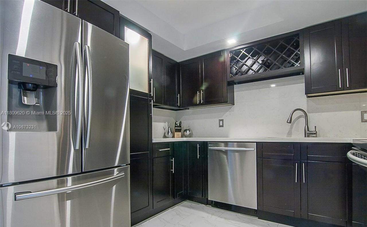 4156 Inverrary Dr 204