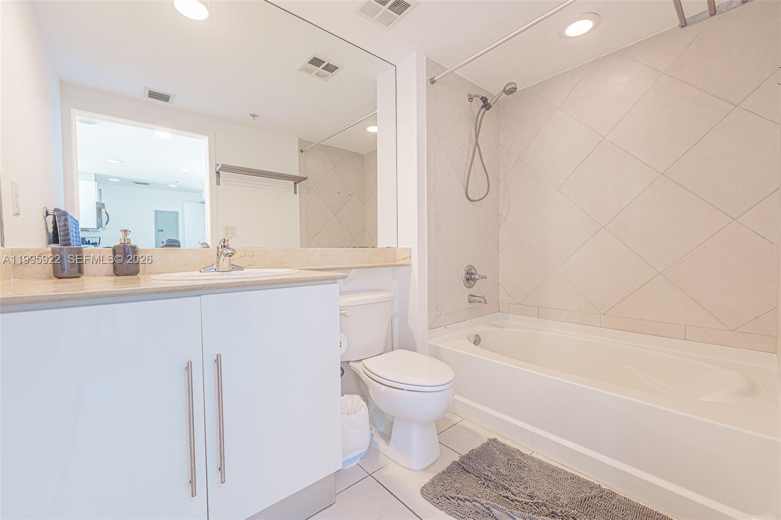 325 S Biscayne Blvd 3320