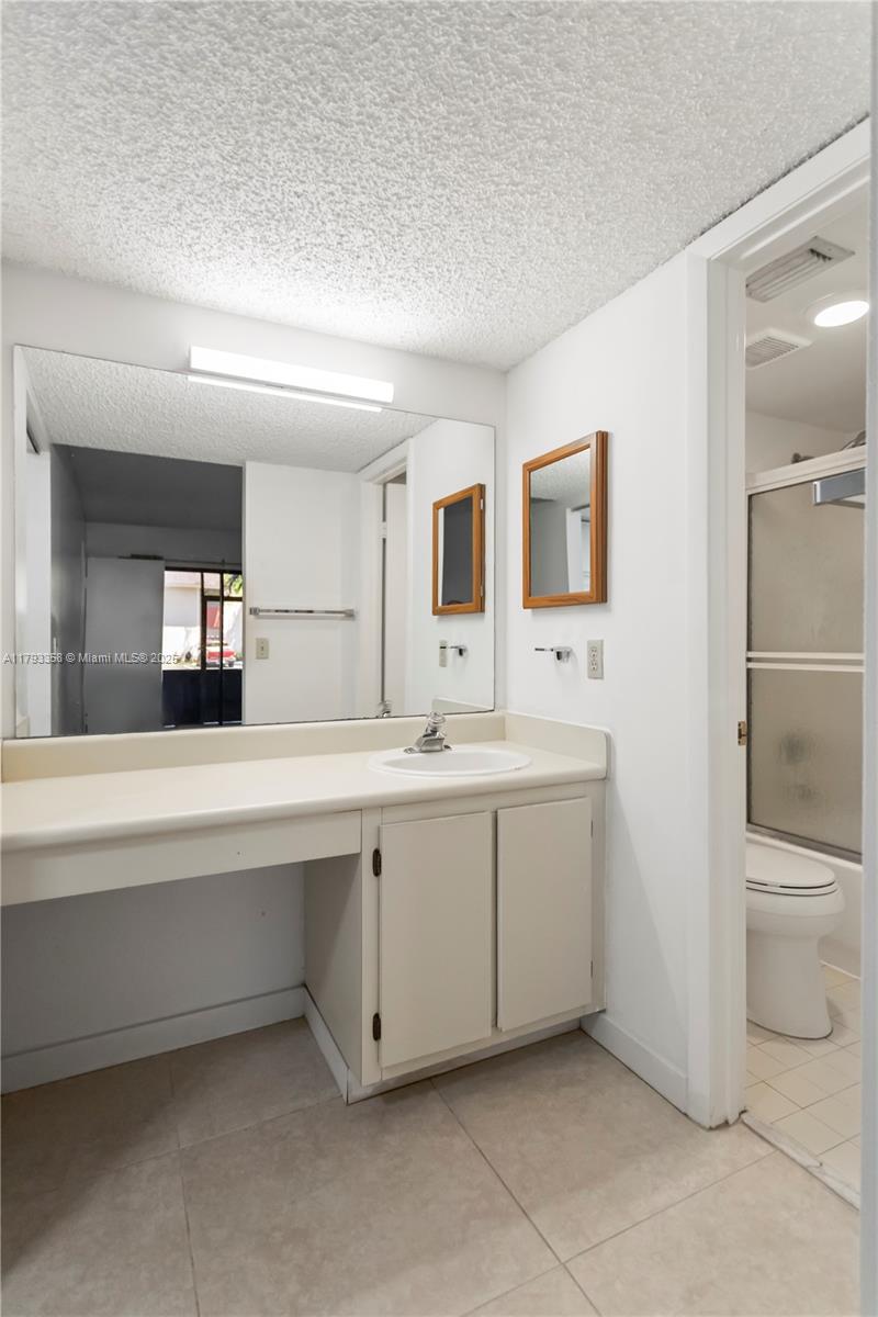 QUATRAINE CONDO IV - Residential